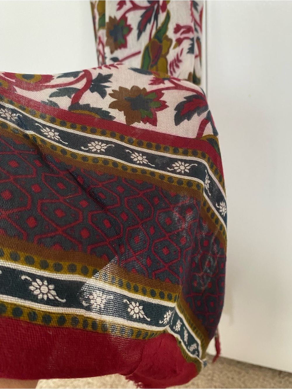 Massimo Dutti Floral Print Burgundy and Cream Scarf - Picture 4 of 8